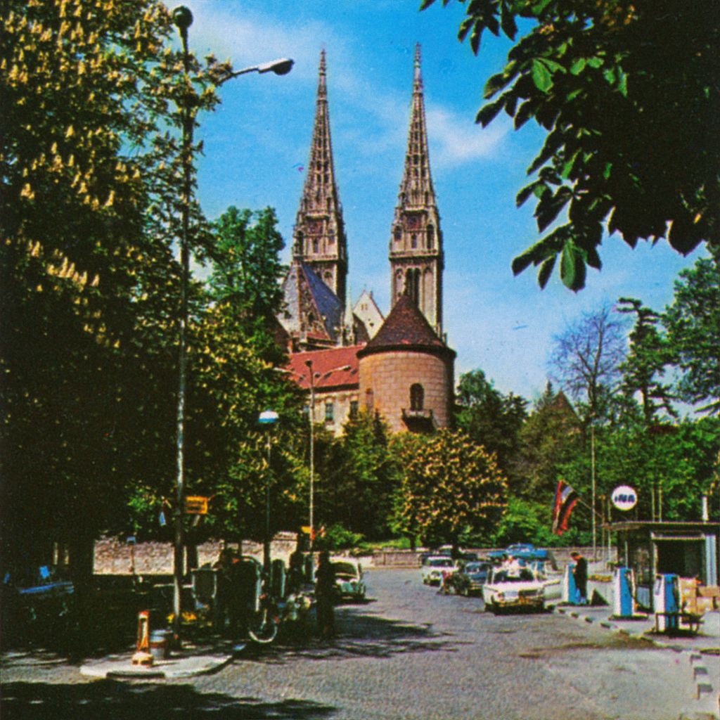 Benzinska pumpa INA, Trg Marka Oreškovića (današnji Langov trg) 1970-ih godina C